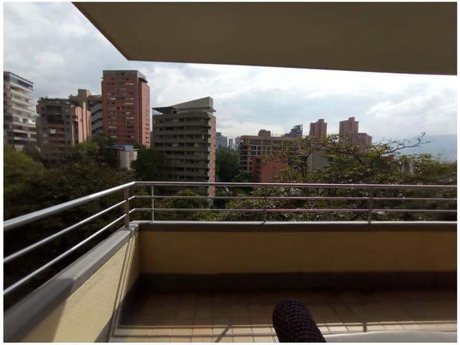 Apartamento en venta en El Poblado, Medellín · foto 3 de 23