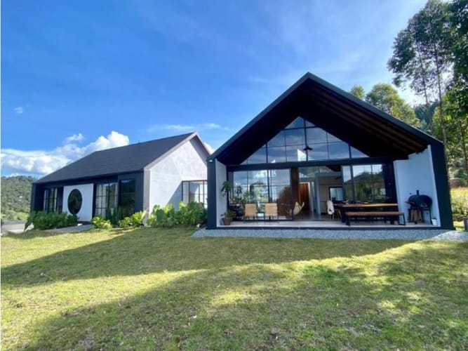Casa de 3 alcobas en venta en Cascajo Abajo, Rionegro, 160 m² · foto 2 de 14