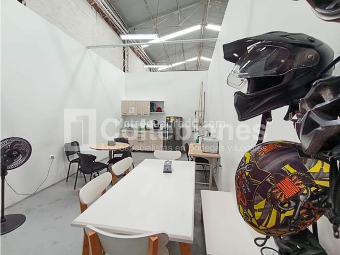Local en venta en Noel, Medellín, 1269 m² · foto 14 de 20