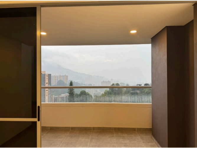 Apartamento de 3 alcobas en venta en El Chingui, Envigado, 91 m² · foto 2 de 7