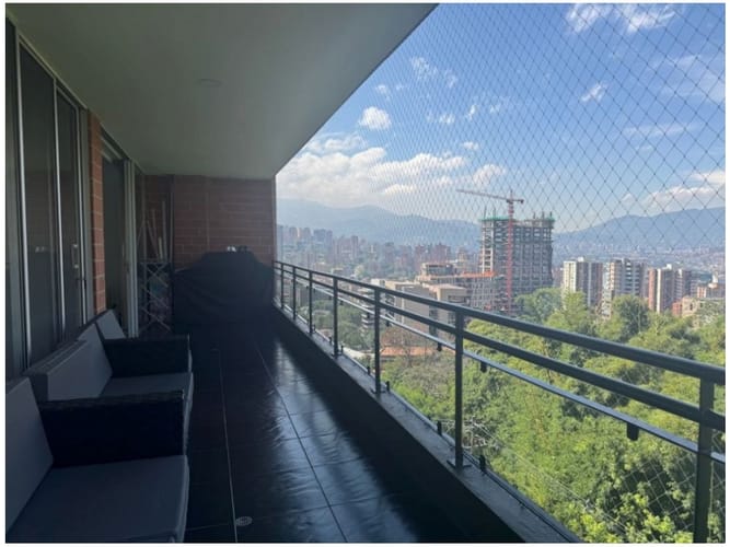 Apartamento de 3 alcobas en venta en El Poblado, Medellín, 150 m² · foto 2 de 11