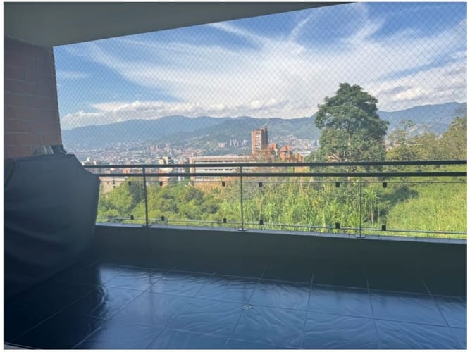 Apartamento de 3 alcobas en venta en El Poblado, Medellín, 150 m² · foto 3 de 11