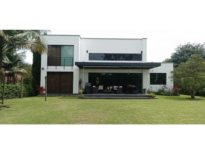 Casa de 3 alcobas en venta en Llano Grande, Rionegro, 352 m² · foto 2 de 8