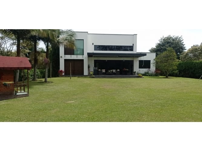 Casa de 3 alcobas en venta en Llano Grande, Rionegro, 352 m² · foto 3 de 8
