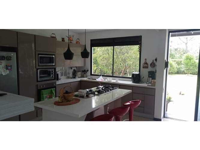 Casa de 3 alcobas en venta en Llano Grande, Rionegro, 352 m² · foto 6 de 8