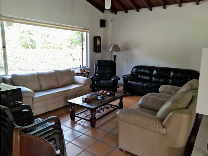 Casa de 4 alcobas en venta en Hojas Anchas, Guarne, 420 m² · foto 9 de 19