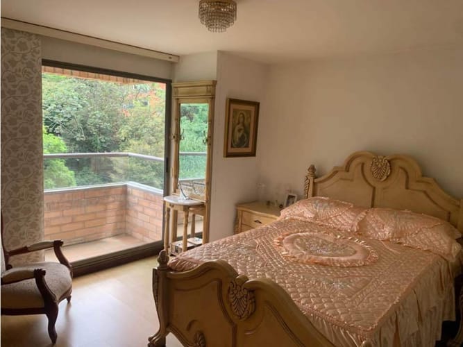 Apartamento de 3 alcobas en venta en Las Lomas, Medellín, 157 m² · foto 3 de 14