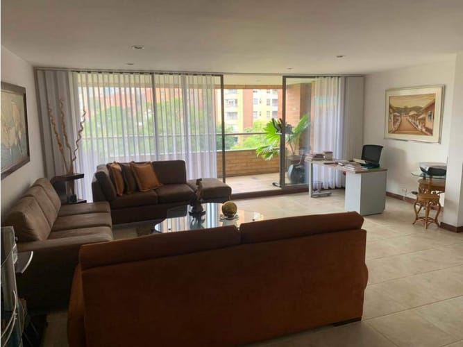 Apartamento de 3 alcobas en venta en Las Lomas, Medellín, 157 m² · foto 5 de 14