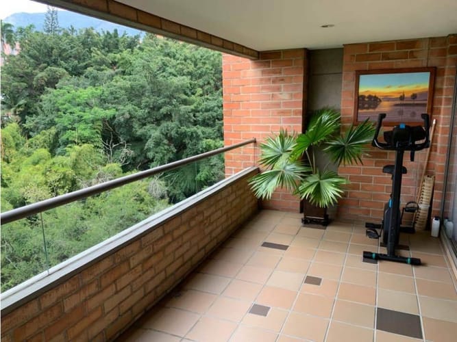 Apartamento de 3 alcobas en venta en Las Lomas, Medellín, 157 m² · foto 6 de 14