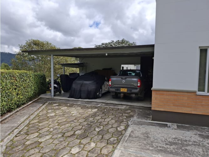 Casa de 4 alcobas en venta en Hojas Anchas, Guarne, 420 m² · foto 14 de 19