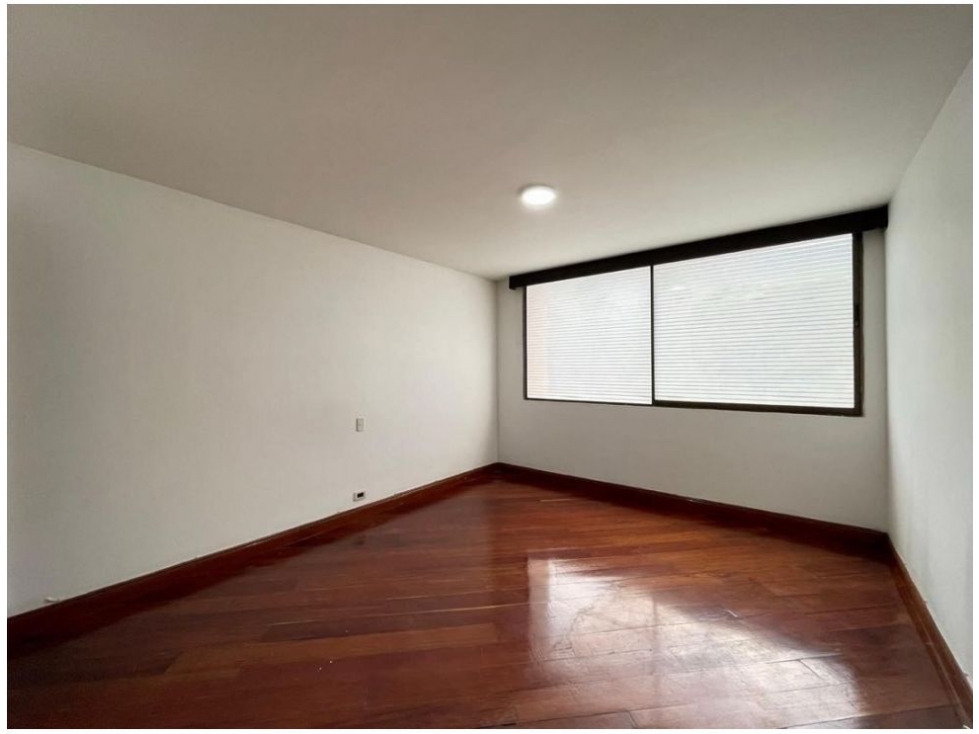 Apartamento en venta en El Poblado, Medellín · foto 2 de 24