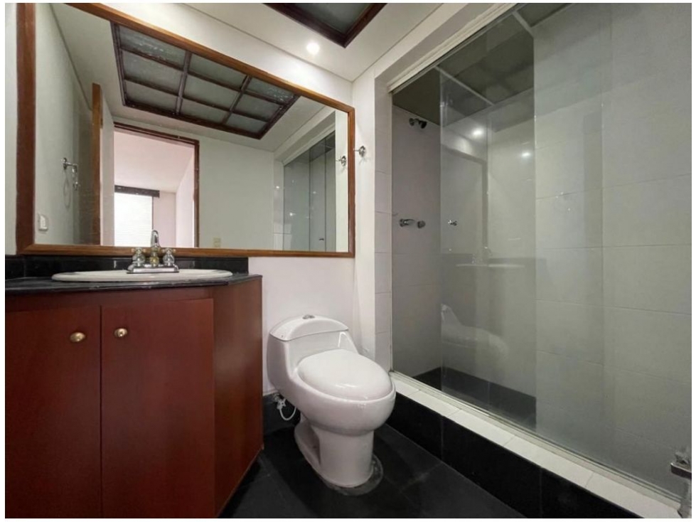 Apartamento en venta en El Poblado, Medellín · foto 23 de 24