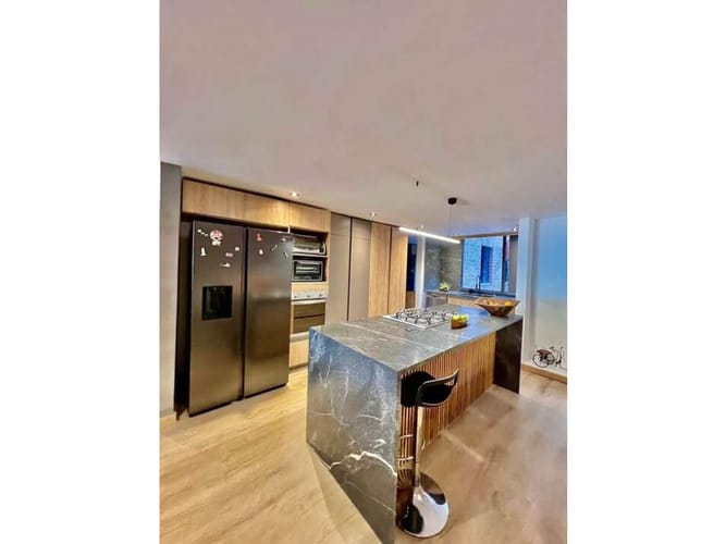 Apartamento de 3 alcobas en venta en El Poblado, Medellín, 186 m² · foto 2 de 15
