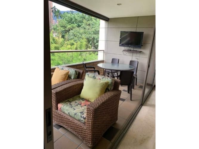 Apartamento de 2 alcobas en venta en Las Lomas, Medellín, 142 m² · foto 3 de 14
