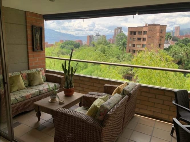 Apartamento de 2 alcobas en venta en Las Lomas, Medellín, 142 m² · foto 4 de 14