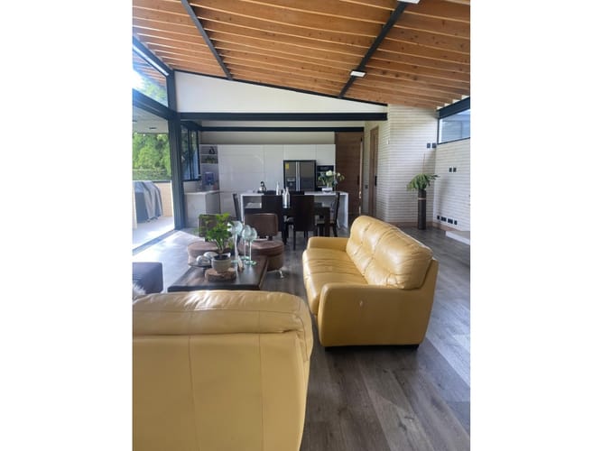 Casa de 3 alcobas en venta en El Carmen De Viboral, El Carmen de Viboral, 400 m² · foto 2 de 24