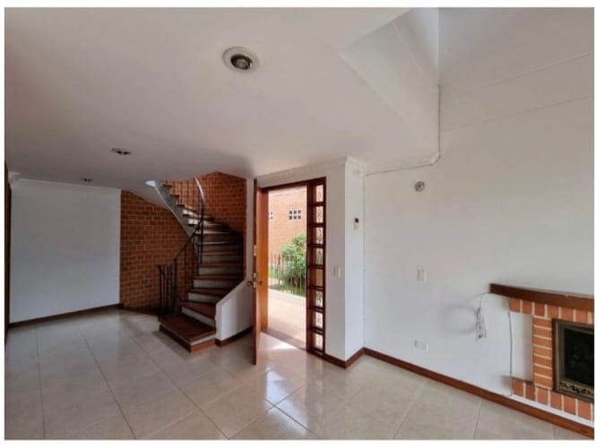 Casa de 4 alcobas en venta en Loma Del Chocho, Envigado, 282 m² · foto 6 de 24