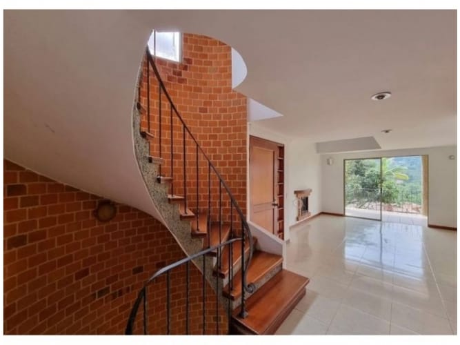 Casa de 4 alcobas en venta en Loma Del Chocho, Envigado, 282 m² · foto 9 de 24