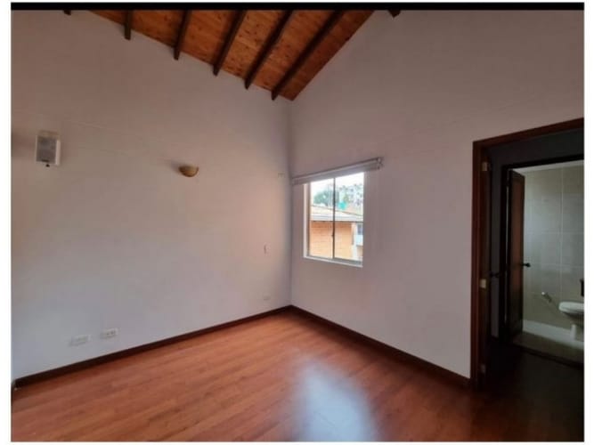 Casa de 4 alcobas en venta en Loma Del Chocho, Envigado, 282 m² · foto 10 de 24