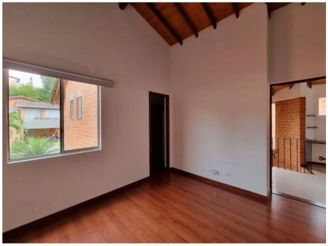 Casa de 4 alcobas en venta en Loma Del Chocho, Envigado, 282 m² · foto 11 de 24