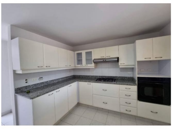 Casa de 4 alcobas en venta en Loma Del Chocho, Envigado, 282 m² · foto 12 de 24