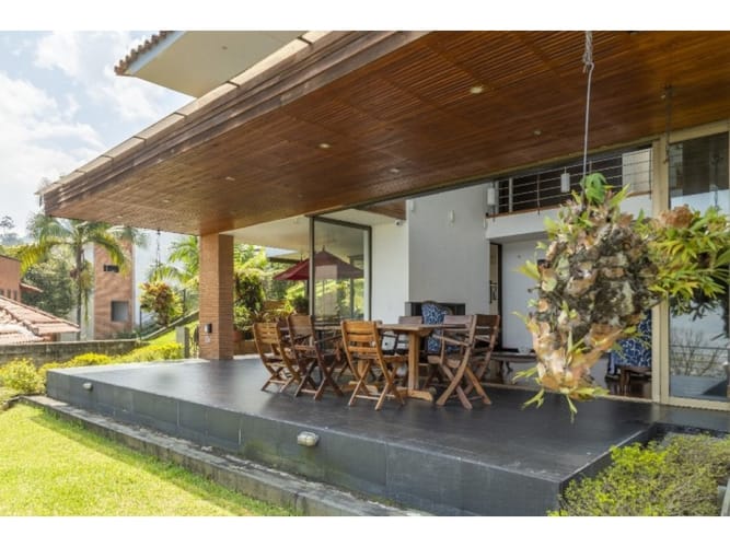 Casa de 3 alcobas en venta en Las Lomitas, Sabaneta, 570 m² · foto 3 de 24