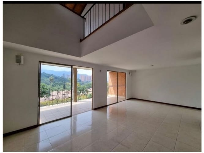 Casa de 4 alcobas en venta en Loma Del Chocho, Envigado, 282 m² · foto 14 de 24