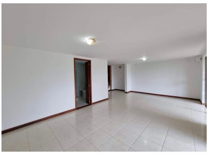 Casa de 4 alcobas en venta en Loma Del Chocho, Envigado, 282 m² · foto 15 de 24
