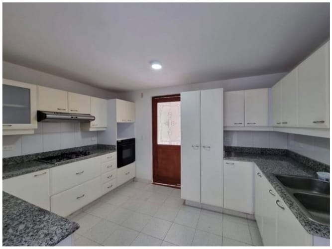 Casa de 4 alcobas en venta en Loma Del Chocho, Envigado, 282 m² · foto 16 de 24