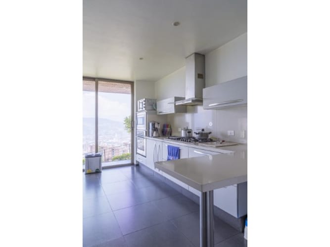 Casa de 3 alcobas en venta en Las Lomitas, Sabaneta, 570 m² · foto 11 de 24