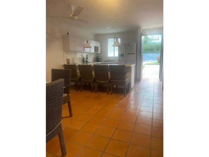 Casa de 3 alcobas en venta en Medellín, 114 m² · foto 2 de 10