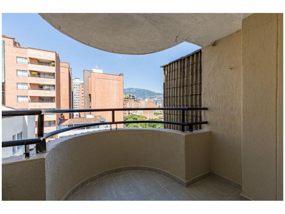 Apartamento de 4 alcobas en venta en Laureles, Medellín, 250 m² · foto 18 de 24