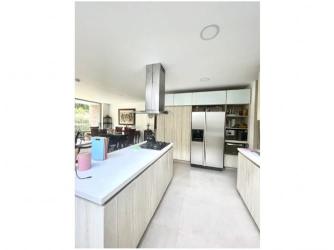 Casa de 3 alcobas en venta en Montessori, Envigado, 286 m² · foto 3 de 15