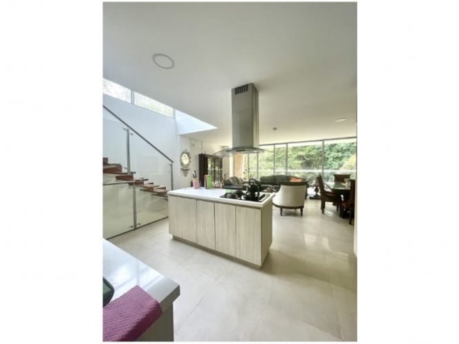 Casa de 3 alcobas en venta en Montessori, Envigado, 286 m² · foto 7 de 15