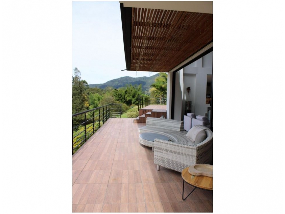 Casa de 4 alcobas en venta en El Carmen De Viboral, El Carmen de Viboral, 634 m² · foto 2 de 21