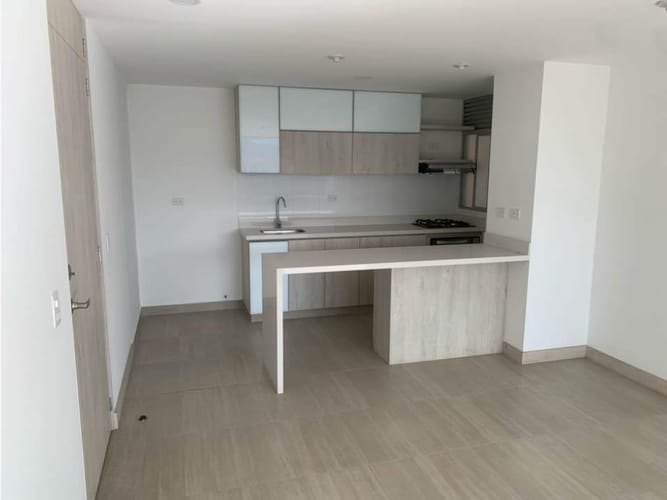 Apartamento de 2 alcobas en venta en Las Lomitas, Sabaneta, 85 m² · foto 2 de 13