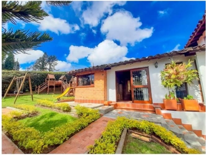 Casa de 3 alcobas en venta en El Carmin, Rionegro, 236 m² · foto 2 de 23