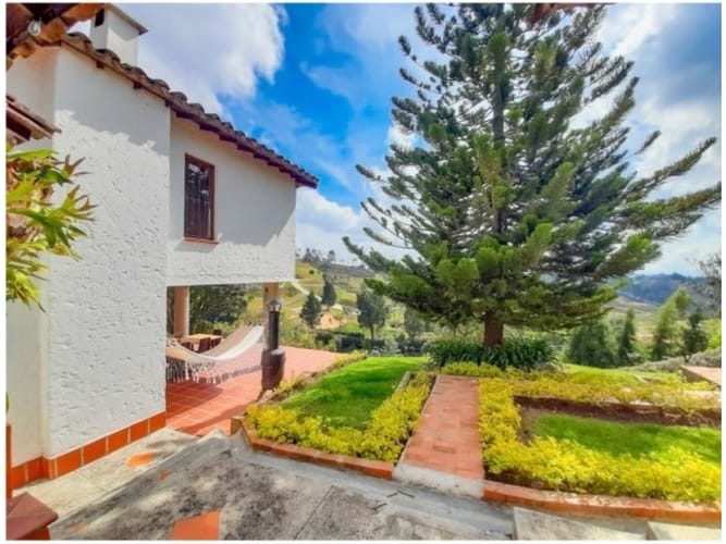 Casa de 3 alcobas en venta en El Carmin, Rionegro, 236 m² · foto 3 de 23