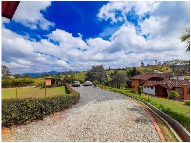 Casa de 3 alcobas en venta en El Carmin, Rionegro, 236 m² · foto 5 de 23