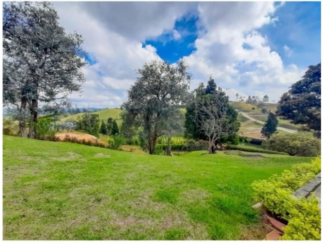 Casa de 3 alcobas en venta en El Carmin, Rionegro, 236 m² · foto 13 de 23