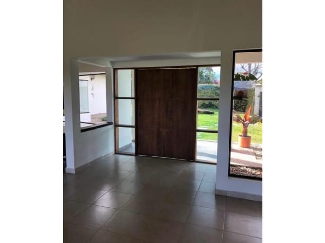 Casa de 3 alcobas en venta en La Laja, Rionegro, 300 m² · foto 8 de 10