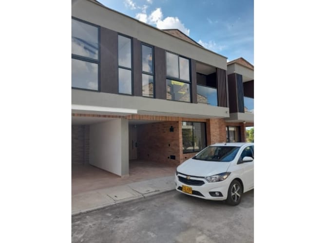 Casa de 3 alcobas en venta en La Ceja, 140 m² · foto 2 de 24