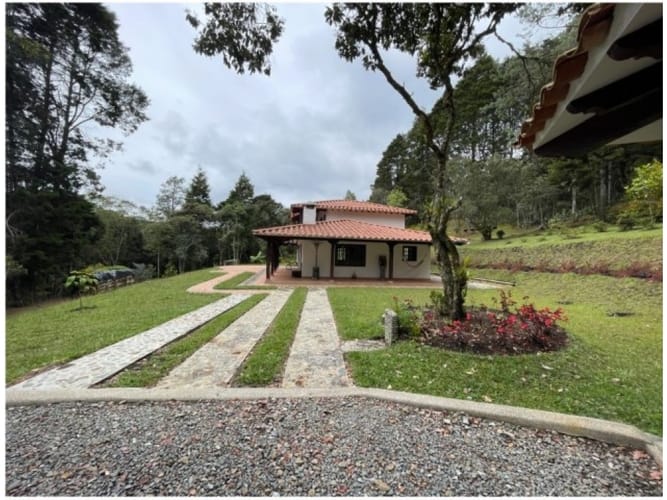 Casa de 3 alcobas en venta en El Salado, Medellín, 289 m² · foto 2 de 24