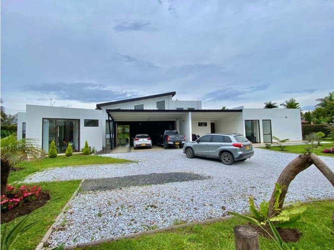 Casa de 4 alcobas en venta en Llano Grande, Rionegro, 423 m² · foto 2 de 12