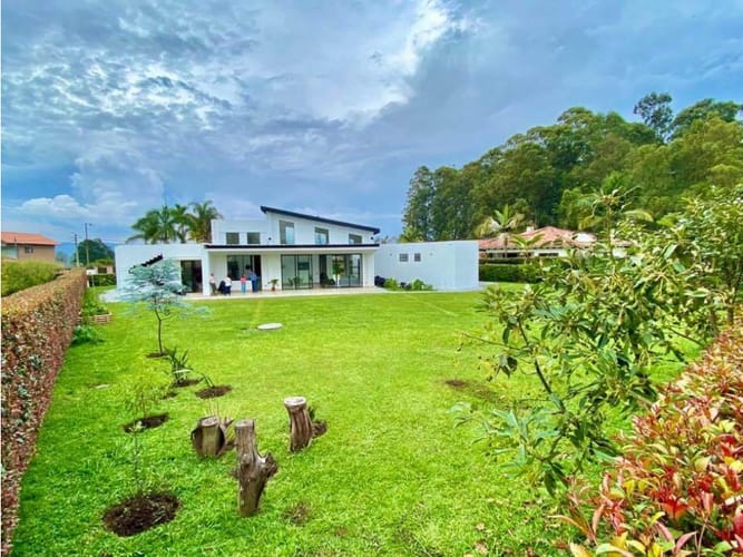 Casa de 4 alcobas en venta en Llano Grande, Rionegro, 423 m² · foto 3 de 12