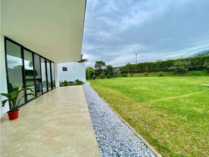 Casa de 4 alcobas en venta en Llano Grande, Rionegro, 423 m² · foto 4 de 12