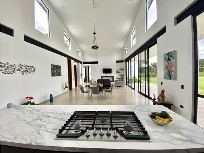 Casa de 4 alcobas en venta en Llano Grande, Rionegro, 423 m² · foto 5 de 12