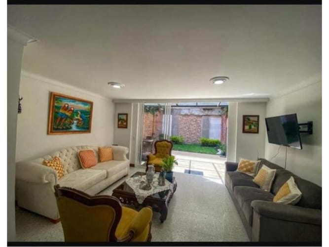 Casa de 4 alcobas en venta en El Poblado, Medellín, 220 m² · foto 3 de 16