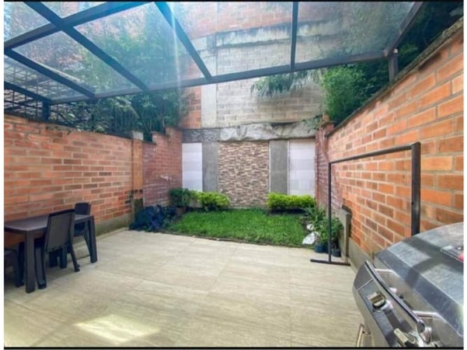 Casa de 4 alcobas en venta en El Poblado, Medellín, 220 m² · foto 7 de 16