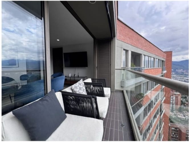 Apartamento en venta en El Poblado, Medellín · foto 3 de 21